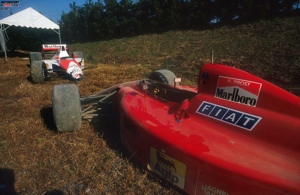Suzuka 1990 - Wieder crashen Senna und Prost, der mittlerweile zu Ferrari gewechselt ist - dieses Mal gleich nach dem Start. Im Gegensatz zum Vorjahr geht dieses Mal allerdings Senna als Weltmeister aus dem Unfall hervor. Doch eine Frage bleibt gleich: Wer gewinnt am Ende in Japan?