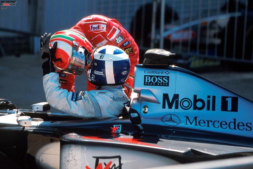 Auch nach Schumachers Unfall und dem Neustart bleibt es chaotisch. WM-Rivale Mika Häkkinen verliert nach einem Boxenstopp ein Rad und muss anschließend aufgeben. Das Rennen gewinnt McLaren-Teamkollege David Coulthard vor Eddie Irvine und Ralf Schumacher. Das weiß heute aber kaum noch einer.