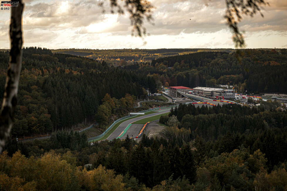 7 - Der Circuit de Spa-Francorchamps ist fast genau sieben Kilometer lang - 7,004 Kilometer, um genau zu sein. Damit ist er sowohl in der GT-World-Challenge Europe als auch in der Interkontinentalen GT Challenge die längste Strecke im Kalender.