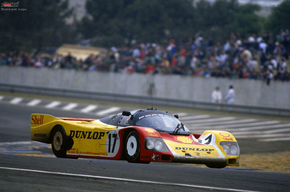 1988 endete mit dem Triumph von Jaguar die Siegesserie von Porsche. Und trotzdem ist die rot-gelbe Shell-Lackierung aus diesem Jahr, mit der Hans-Joachim Stuck, Klaus Ludwig und Derek Bell auf Platz zwei fuhren, unser Favorit.