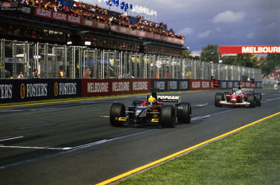 #9 Toyota TF102 (2002): Ähnlich wie McLaren 2015 leistet auch Toyota für seine Verhältnisse viel zu wenig. Die Japaner steigen 2002 mit großen Ambitionen ein. Ein komplettes Jahr testet man auf insgesamt elf Formel-1-Strecken, um bestmöglich vorbereitet zu sein. Doch schon im ersten Rennen landet man hinter Minardi und verliert das Duell.
