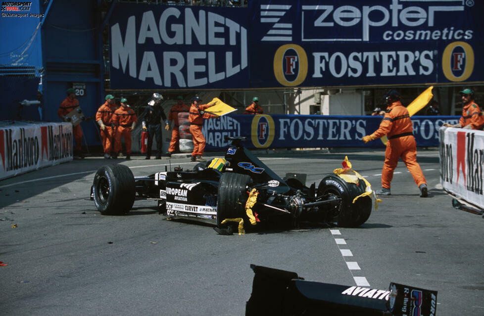 2001 ist bereits Marques' dritte angebrochene Formel-1-Saison für Minardi, nachdem er auch 1996 und 1997 keine Punkte holen kann. Und während sich Teamkollege Alonso danach eine Weltkarriere aufbaut, verschwindet Marques in der Versenkung. Schon drei Rennen vor Schluss wird er durch einen anderen Bezahlfahrer ersetzt ...