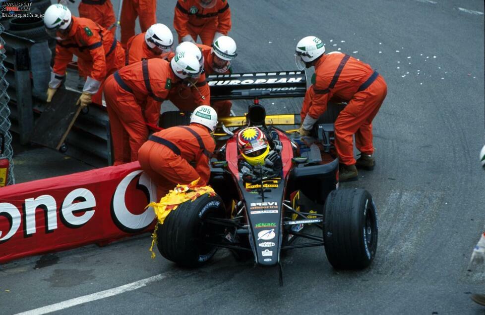 Es soll sein Höhepunkt für Minardi bleiben. Dreimal qualifiziert er sich nicht für das Rennen, einmal zieht Minardi wegen Problemen mit dem Heckflügel das Team zurück. Der Rennstall nimmt Yoong zwischenzeitlich sogar komplett aus dem Auto, damit er sich intensiv auf die Schlussphase vorbereiten kann - erfolglos.