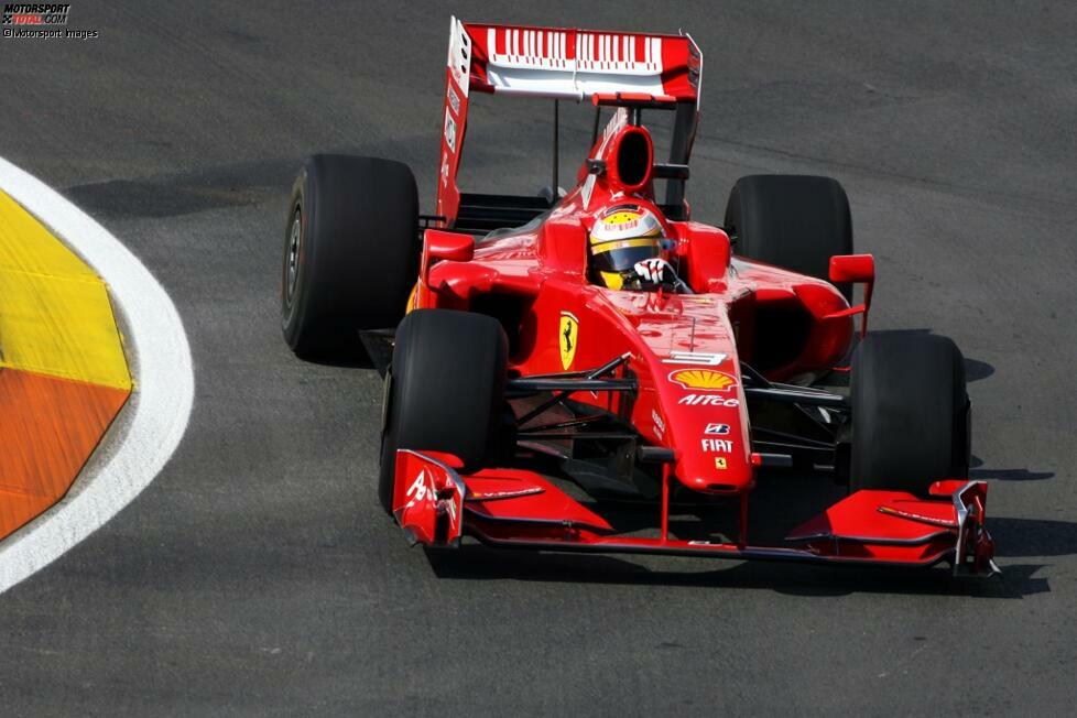 Als Ersatz für den verletzten Felipe Massa hofft die Formel-1-Welt auf ein Comeback von Michael Schumacher, doch der kann nach einem Motorradsturz nicht. Badoer übernimmt und blamiert sich in Valencia und Spa-Francorchamps mit letzten Plätzen. Ferrari zieht die Reißleine und verpflichtet Giancarlo Fisichella.