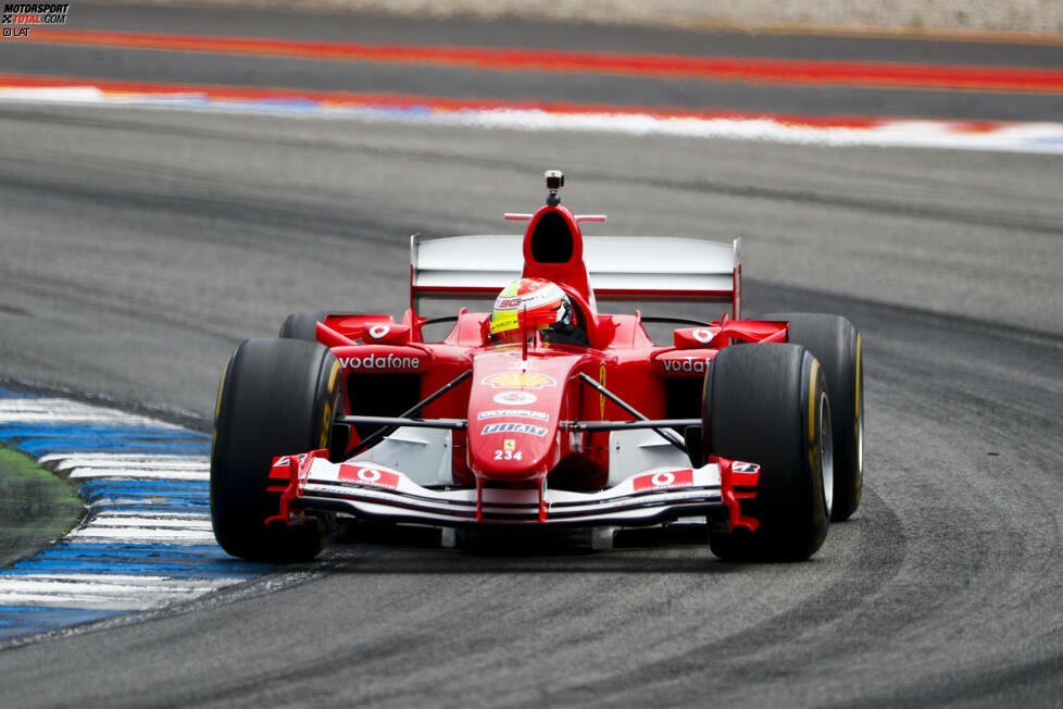 Moment #1: Das wohl aufregendste Rennen des Jahres war ohne Zweifel der Grand Prix von Deutschland. Das Rennen bot an sich so viele Momente, dass es insgesamt auf Platz 1 landen musste. Angefangen hat das Wochenende emotional: Mick Schumacher drehte Demorunden in Michaels Ferrari F2004.