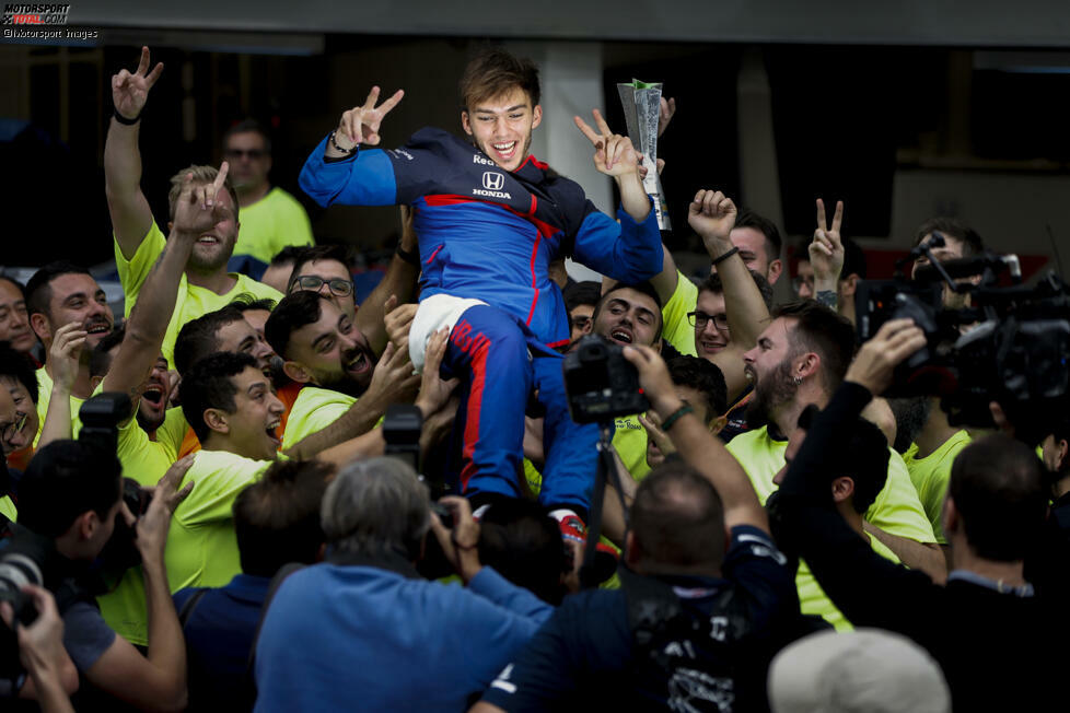 Moment #2: Schon bei den Wintertests in Barcelona wurde Red-Bull-Neuling Pierre Gaslys Selbstvertrauen angeknackst. Zwei schwere Unfälle waren zu viel für den Franzosen. Zu Saisonmitte wurde er schließlich im Tausch gegen Alex Albon zu Toro Rosso degradiert. Und in Brasilien dann die Genugtuung: Platz zwei! Des einen Freud ...