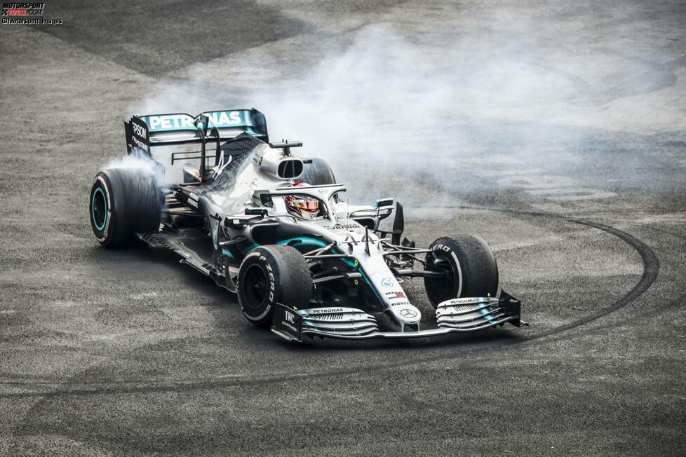 Moment #3: Ansonsten leistete sich Lewis Hamilton 2019 kaum Fehler. Der Brite beeindruckte einmal mehr mit seiner Konstanz. Er fuhr jede einzelne Rennrunde, kam 21 Mal in den Top 10 ins Ziel und gewann elf Grands Prix. Mit 413 Punkten stellte er einen neuen persönlichen Rekord auf.