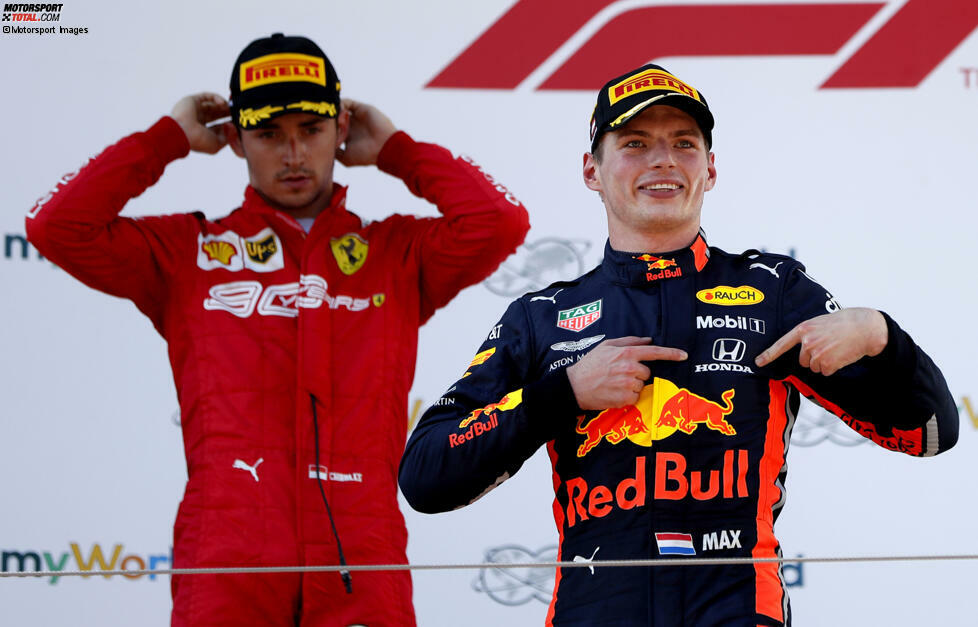 Moment #7: Das Duell der nächsten Generation konnten die Fans in Spielberg bestaunen. In Österreich sah es lange nach dem ersten Formel-1-Sieg für Charles Leclerc aus - wohlverdient nach den Patzern in Bahrain, Baku und Monaco. Doch Max Verstappen lief gegen Rennende angefeuert von den holländischen Fans zur Höchstform auf ...