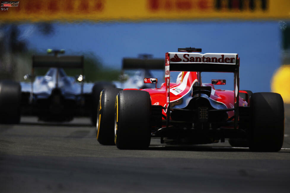 Insgesamt gewinnt Vettel in seinem ersten Ferrari-Jahr drei Rennen (Malaysia, Ungarn und Singapur). Gegen die dominanten Mercedes-Boliden hat das italienische Team aber keine Chance. Mit 17 Top-5-Platzierungen in 19 Rennen wird der Deutsche am Ende des Jahres WM-Dritter (278 Punkte).