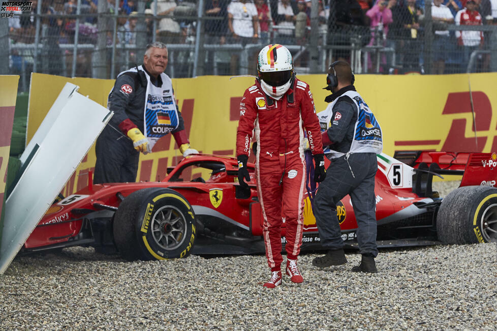 Nach weiteren Siegen in Kanada (sein 50. Karrieretriumph) und in Großbritannien mausert sich Vettel erneut zum WM-Favoriten - bis zu seinem Heimrennen. Feiert er am Samstag in Hockenheim noch die Pole, wendet sich das Blatt im Rennen. In Führung liegend rutscht er durch einen Fahrfehler in der Sachskurve ins Aus.