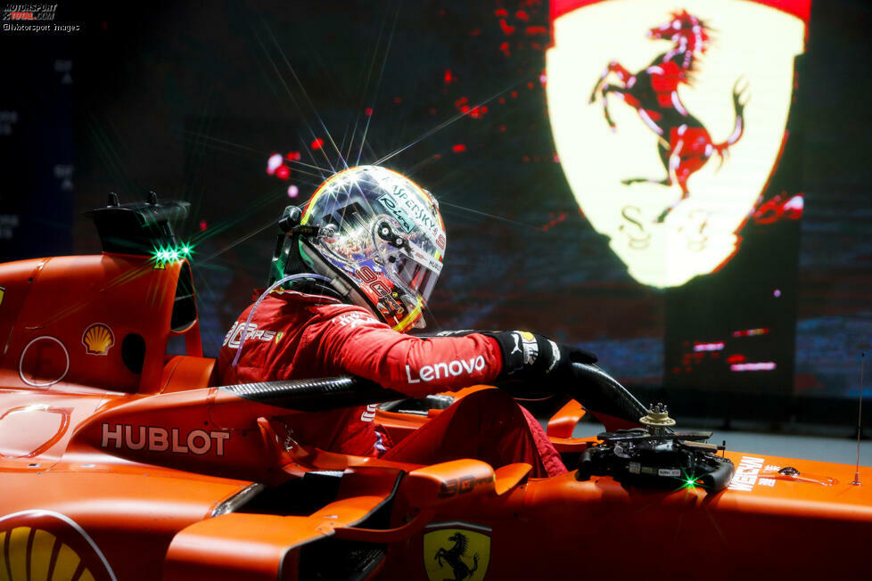 Sebastian Vettel hat seit 2015 101 Rennen für die Scuderia Ferrari absolviert.  Zu Beginn der Saison 2020 kann er auf 14 Siege, 12 Pole-Positionen und insgesamt 54 rote Podestplätze verweisen.  Wir blicken auf die letzten fünf Jahre zurück!