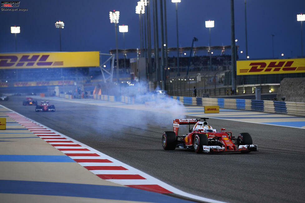 2016 ist von Beginn an der Wurm drin. Schon im zweiten Saisonrennen (Bahrain) fällt Vettel noch vor dem Start mit Motorschaden aus, zwei Rennen später (Russland) kollidiert er mit Daniil Kwjat und in Österreich platzt auf Start-Ziel der rechte Hinterreifen - drei Nuller in der ersten Saisonhälfte.