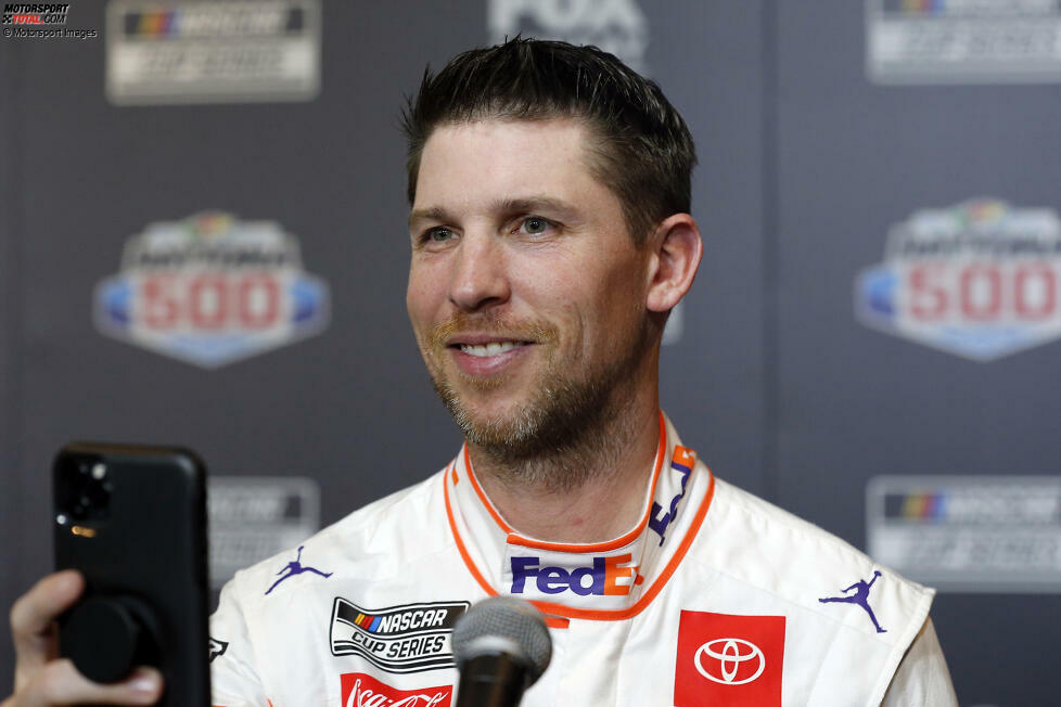 Denny Hamlin könnte in seinem Gibbs-Toyota bereits beim Saisonauftakt in Daytona Geschichte schreiben, denn bisher hat es noch kein NASCAR-Fahrer geschafft, das berühmte Daytona 500 dreimal in Folge zu gewinnen. Zwei aufeinanderfolgende Siege hat Hamlin bereits auf dem Konto und der Rekord ist zum Greifen nah.