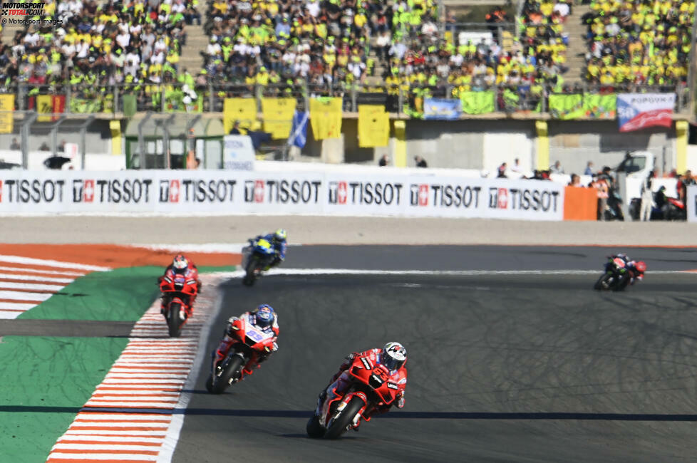 14. November 2021: Francesco Bagnaia (Ducati) gewinnt den Grand Prix von Valencia auf dem Circuit Ricardo Tormo, das letzte MotoGP-Rennen in Valentino Rossis Karriere.