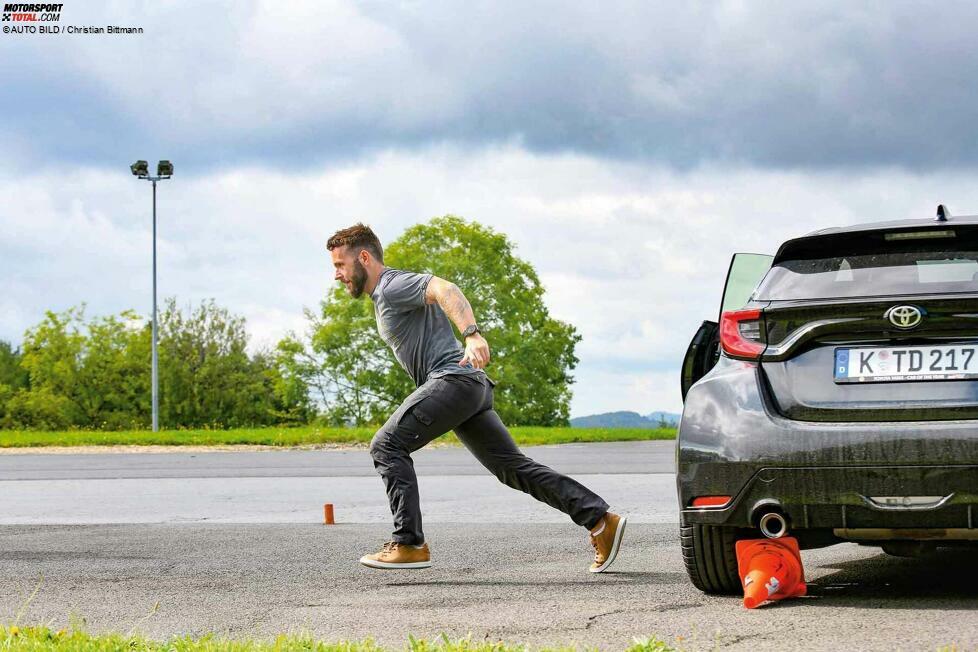 ... Auto sprinten, einen Parcours abfahren, rückwärts in eine enge Parklücke zirkeln und wieder zurücksprinten - und all das auf Zeit. Um Zehntelsekunden geht es auch bei der dritten Challenge. Auf dem FSZ ...