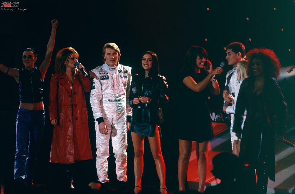 McLaren 1997: Eine noch größere Show liefern nur die Spice Girls im Rahmen der McLaren-Präsentation des MP4/12 ab. Mit dem Launch im Alexandra Palace in London beginnt eine neue Ära für das Team, das sich in neuen Farben zeigt. Um den Neubeginn zu feiern, treten außerdem Jamiroquai auf. David Coulthard und Mika Häkkinen gefällt die Show.
