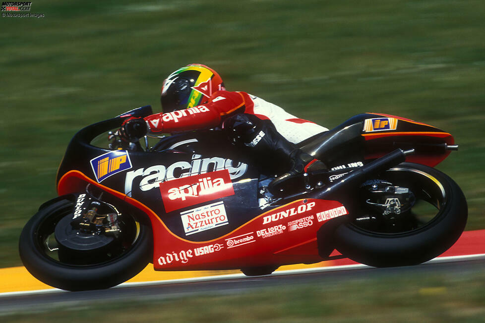 Das einzige Mal, dass er in dieser Zeit einen Quasi-Teamkollegen hat, ist in Imola 1998, als der Italiener Marcellino Lucchi mit einer Wildcard für Aprilia Grand Prix Racing antritt.