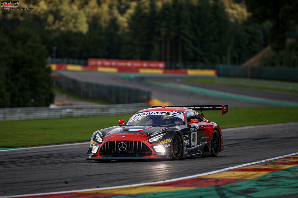 3: Bevor es ins 24-stündige Rennen ging, gab es in der Superpole zunächst die dritte Mercedes-Pole in Folge nach 2019 und 2020. Verantwortlich dafür war Raffaele Marciello im AMG GT3 mit der Startnummer 88 von ASP. Mit drei Poles in Folge bei den 24h Spa hat Mercedes nun mit Audi (2014 bis 2016) gleichgezogen.