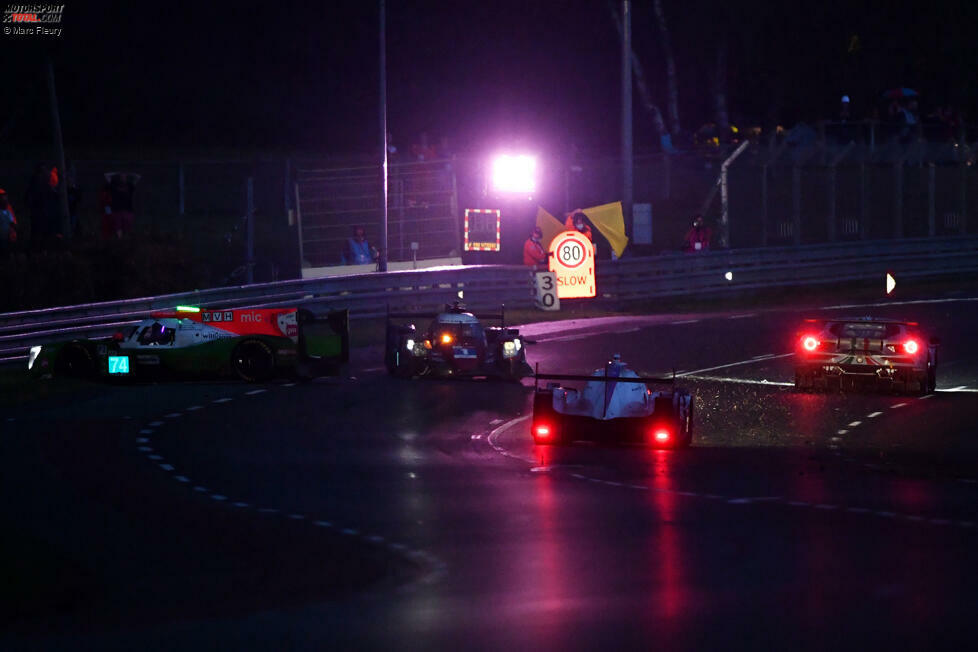 Die Fahrer sind okay, für Flörsch ist das Rennen aber vorbei. Der Ligier kann repariert werden, verliert aber auch mehrere Runden.