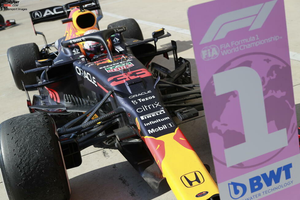 Max Verstappen (1): Poleposition und Sieg in Austin. Einziges Manko: der verlorene Start gegen Hamilton. Sonst war das ein blitzsauberes Auftreten von Verstappen, der sich das Rennen clever eingeteilt und auch bei der Strategie von Perez mitgedacht hat. Eine glatte Eins, das war stark!