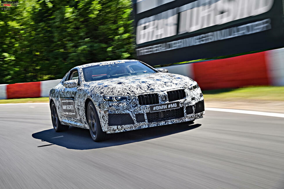 27.05.2017: Inzwischen steht fest, dass BMW auf den neuen M8 als Basis setzen wird. Rennauto und Straßenfahrzeug werden zu diesem Zweck parallel entwickelt. Vor dem Start der 24h Nürburgring 2017 dreht ein M8 Demorunden auf der Nordschleife.