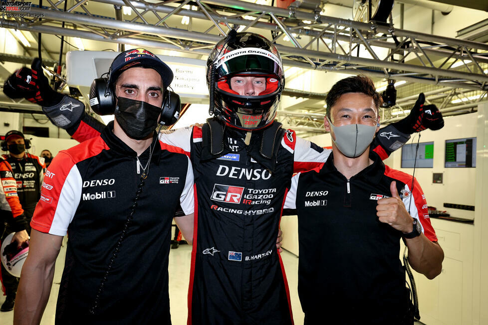 Der peinlichen Episode folgt später am Tag ein Erfolg: Teamkollege Brendon Hartley dreht im reparierten Toyota #8 die schnellste Runde im Qualifying und sichert sich die Poleposition für die 6 Stunden von Bahrain 2021