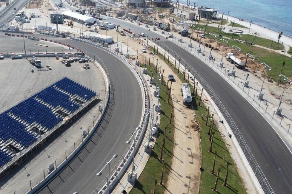 Knapp zwei Wochen vor der Formel-1-Premiere in Saudi-Arabien nähert sich der komplett neu gebaute Kurs in Dschidda der Fertigstellung - Die aktuellen Bilder