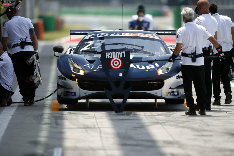 AF Corse zieht gleich beim Saisonauftakt die Aufmerksamkeit auf sich. Grund ist die Boxenstopp-Choreo, die ihnen bis zu zwei Sekunden schenkt. Ferrari setzt bei den Radmuttern auf ein anderes Konzept, das schnellere Reifenwechsel ermöglicht. Das Boxenstopp-Thema zieht sich durch die gesamte Saison.