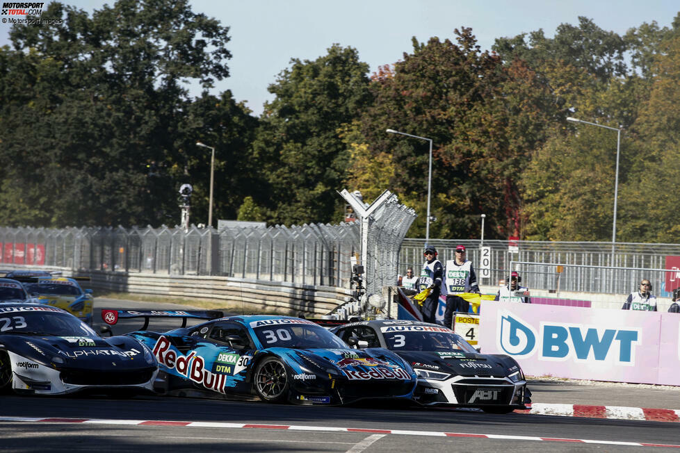 Kelvin van der Linde versucht am Norisring gleich zwei Mal, mit rustikalen Manövern am Start gegen Liam Lawson seine Titelchancen zu wahren. Generell fällt er mit verzweifelten Manövern beim Finale auf. Am Sonntag bugsiert er auch Maximilian Götz fast ins Aus. Seine Titelchancen sind nach einem Reifenschaden am Sonntag endgültig dahin.