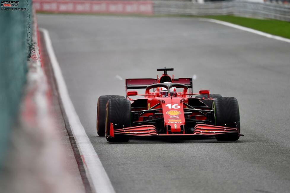 Auf dieser Aufnahme des Ferrari SF21, der mit einem High-Downforce-Paket unterwegs war, sieht man die Wirbel, die von den Flügelspitzen ausgehen.