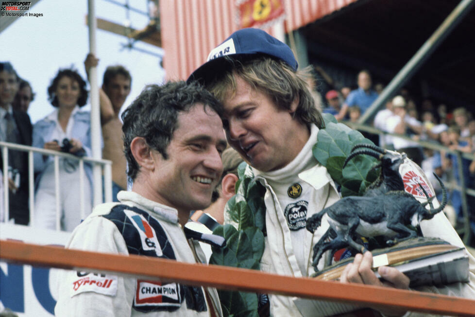 ... Lotus-Fahrer Ronnie Peterson erst auf- und dann überholt. Es reicht nicht um eine knappe halbe Sekunde: Depailler wird Zweiter. Aber: Nur zwei Rennen später gewinnt er erstmals in der Formel 1, in Monaco!
