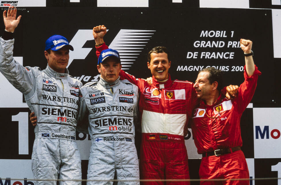 ... verbremst er sich in der Haarnadel und Ferrari-Fahrer Michael Schumacher überholt. Damit fällt die WM-Entscheidung zugunsten von Schumacher. Räikkönen biegt erst später auf die Siegerstraße ein und wird Weltmeister 2007 - mit Ferrari.