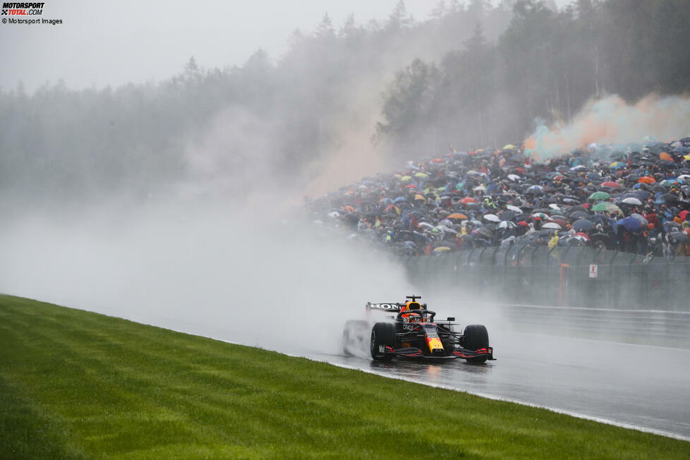 ... probiert es die Formel 1 erneut, aber ohne Erfolg: In die Wertung geht nur eine Rennrunde ein. Dauer: 3:27.017 Minuten. Die Distanz reicht gerade aus, damit der Grand Prix offiziell gewertet werden kann. Die Platzierten erhalten halbe Punkte.