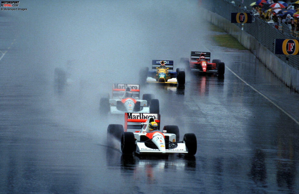 GP Australien 1991: Starker Regen verhindert zunächst den Start, nach einer Wetterbesserung fährt die Formel 1 los. Sie kommt aber nicht weit: Ab Runde 13 verschlechtern sich die Bedingungen rapide und ...
