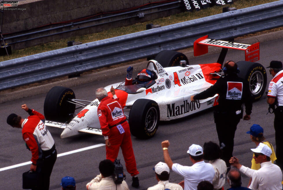 Zwischen 1983 und 1996 fährt Fittipaldi in der CART-Serie, wird dabei 1989 Meister und gewinnt auch zweimal das Indy-500-Rennen - zuletzt im Alter von stolzen 46 Jahren. Im Alter von 49 hängt er seinen Helm schließlich doch irgendwann an den Nagel - nach zwei erfolgreichen Karrieren.