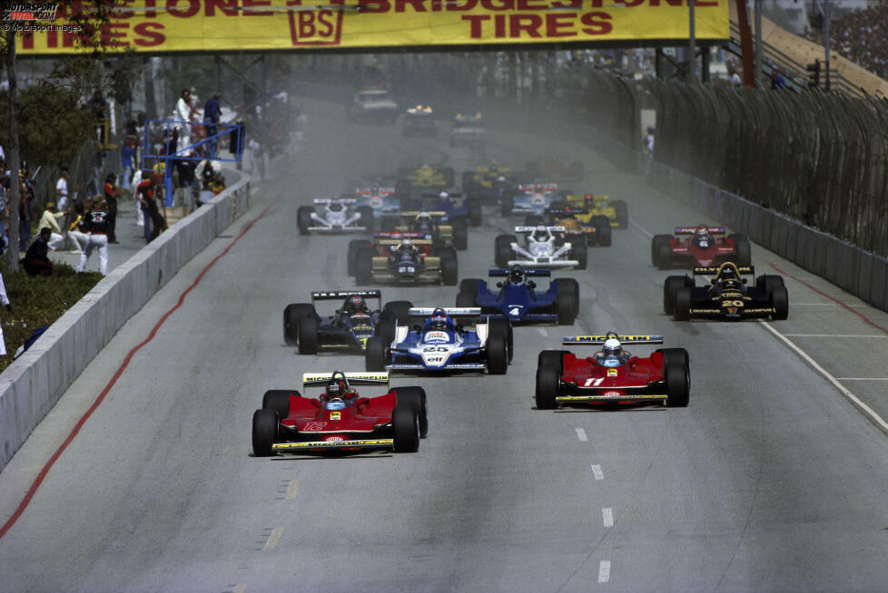 Die Verwirrung ist groß im Fahrerfeld. Schließlich fahren alle zurück an die Box und warten dort auf einen neuen Startversuch. Der kommt, und Villeneuve darf seine Poleposition behalten. Er gewinnt später auch das Rennen.