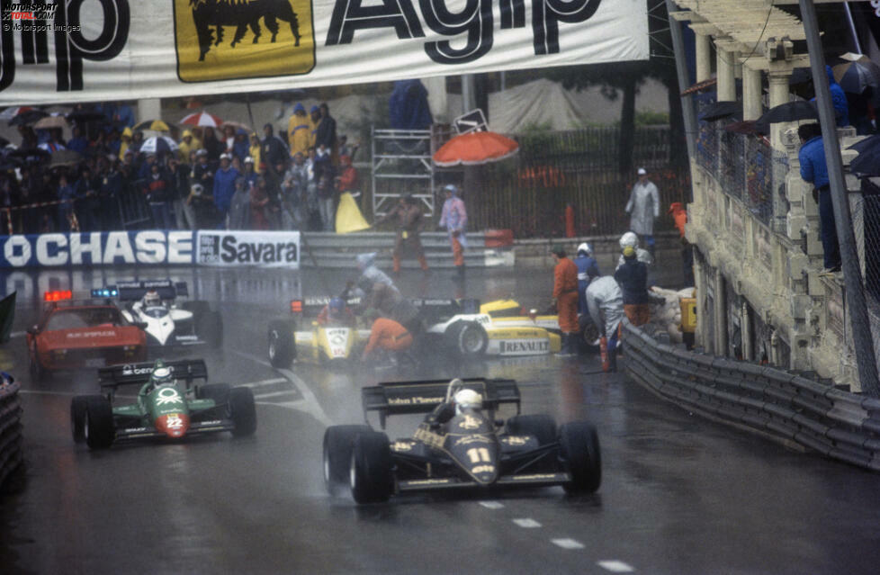 In Monaco 1984 bricht sich Tambay in der ersten Kurve das Bein und muss das nächste Rennen in Kanada aussetzen. Die Aufhängung hatte sich durch sein Chassis gebohrt und den Franzosen verletzt. Am Unfall im Regen ist er aber schuldlos. Bei acht Ausfällen stehen auch Pierluigi Martini, Felipe Massa, Fernando Alonso und Mario Andretti.