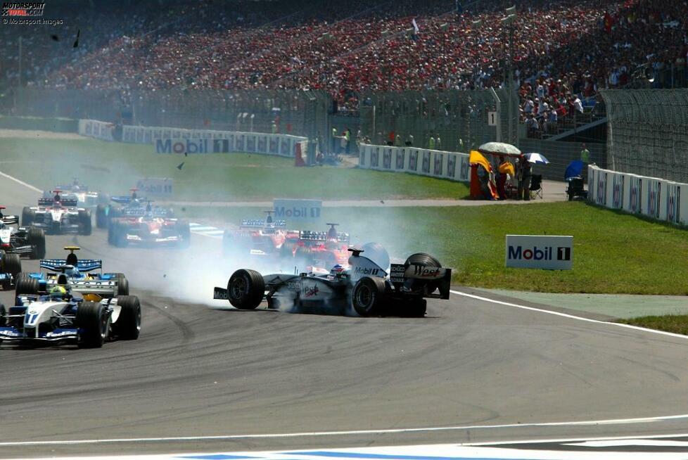 Schnell vorbei ist Räikkönens Rennen auch in Deutschland 2003. Wieder wird es vor Kurve 1 zu eng, sodass sich Räikkönen, Ralf Schumacher und Rubens Barrichello berühren. Damals haftet dem Finnen so ein wenig das Image des Pechvogels an. Die Punkte fehlen am Ende zum möglichen ersten WM-Titel.