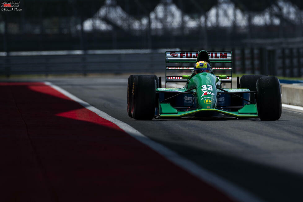 Für Mick Schumacher war es nicht das erste Mal, dass er in einem Auto seines Vaters fahren durfte: 2017 fuhr er in Belgien einen Benetton B194, 2019 in Hockenheim einen Ferrari F2004.