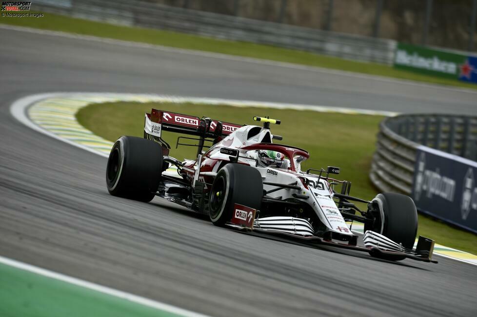 Antonio Giovinazzi (4): Der langsamere der beiden Alfa-Romeo-Fahrer in Sao Paulo. Hatte ein durchweg unauffälliges Wochenende ohne besondere Höhepunkte. Negativ aufgefallen: die Kollision mit Räikkönen im Sprint. Trotz Startplatz-Vorteil hinter dem Teamkollegen im Ziel im Grand Prix. Das ist nicht berauschend.