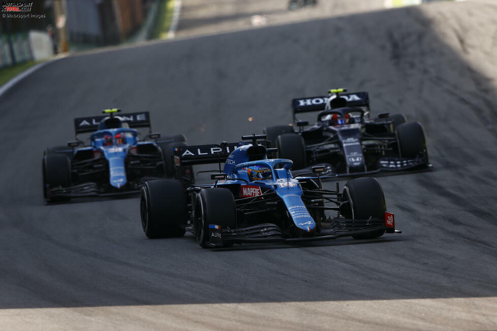 Fernando Alonso (3): Fuhr in Brasilien praktisch auf dem gleichen Niveau wie Teamkollege Ocon, mit Stärken vor allem über die Renndistanzen, Teamwork inklusive. Abzug gibts unter anderem für die Positionsverluste im Sprintrennen.