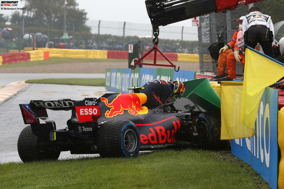 Sergio Perez (5): Das war nichts für Perez in Spa. Nicht nur, dass ihm Verstappen mal wieder deutlich überlegen war (2,3 Sekunden im Qualifying!), sein Abflug bei der Fahrt in die Startaufstellung hat Red Bull Punkte gekostet. Kann passieren im Nassen, aber darf nicht - nicht jemandem mit so viel Erfahrung!