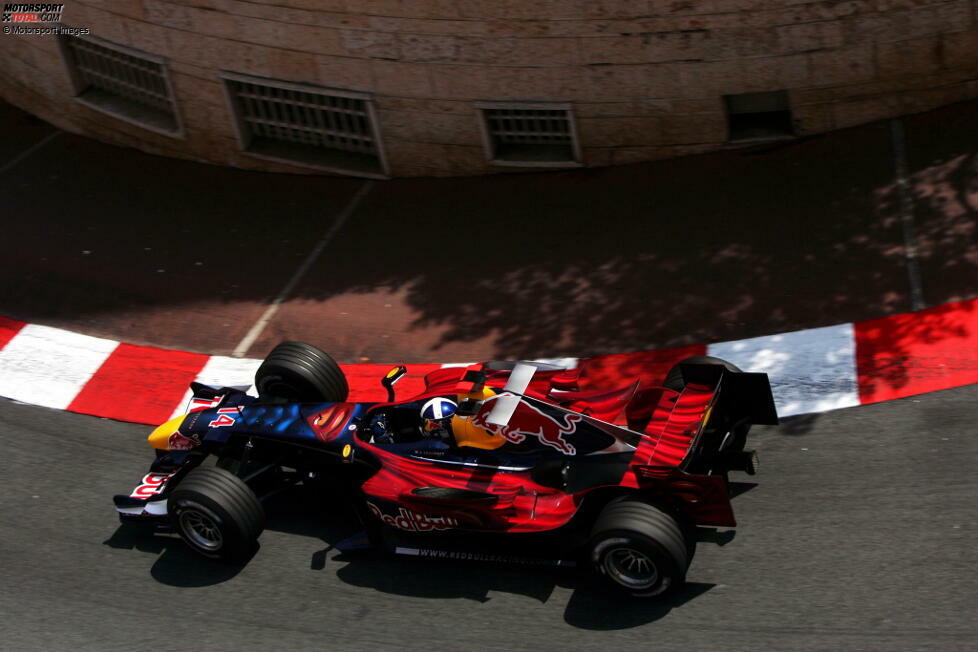 In Monaco ist der Rennstall zudem immer wieder mit ausgefallenen Filmreferenzen zu sehen. 2006 fährt David Coulthard als 