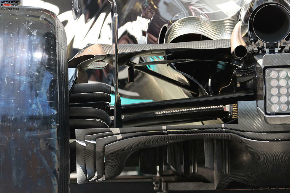 Mercedes W12: Diffusor