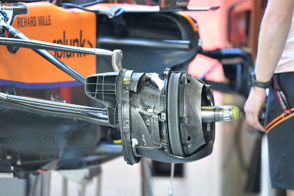 McLaren MCL35M: Vorderrad-Bremse