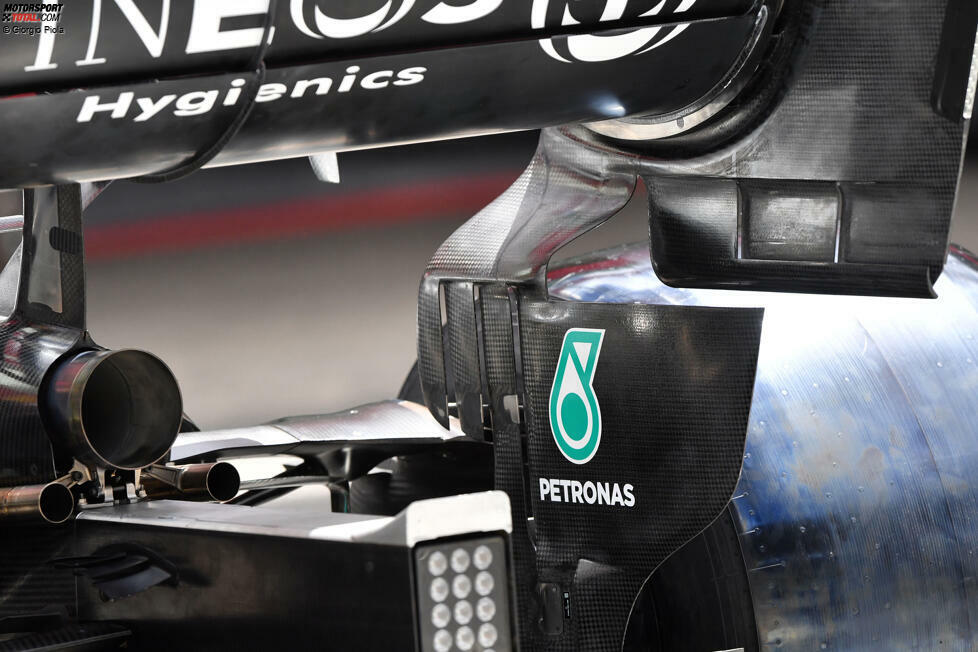 Mercedes W12: Heckflügel-Endplatte