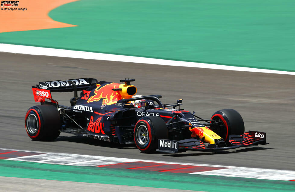 Drittes Rennen, erstes großes Update: Red Bull hat den RB16B von Max Verstappen und Sergio Perez für Portimao umfangreich modifiziert und gleich mehrere Bereiche des Fahrzeugs umgebaut. In dieser Fotostrecke zeigen wir die diversen Neuerungen!