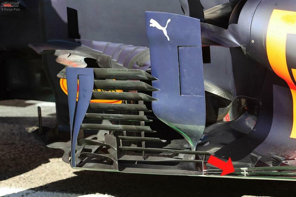 Als weitere Folge der jüngsten Updates hat Red Bull die beiden zusätzlichen Kanten am Unterboden des Fahrzeugs überarbeitet.