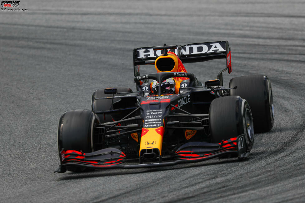 Der Red Bull RB16B ist im Moment wahrscheinlich das schnellste Fahrzeug in der Formel 1. Deshalb gehen wir dem Speed des Rennwagens in dieser Fotostrecke auf den Grund und zeigen die jüngsten Updates, die den RB16B noch besser gemacht haben!