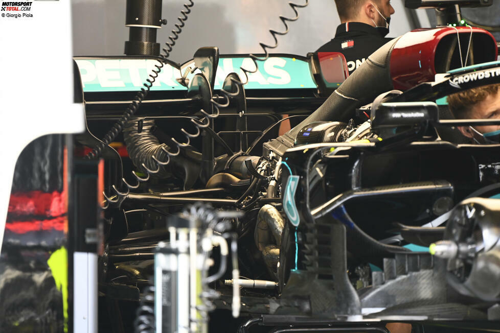 Mercedes W12: Antriebsinstallation